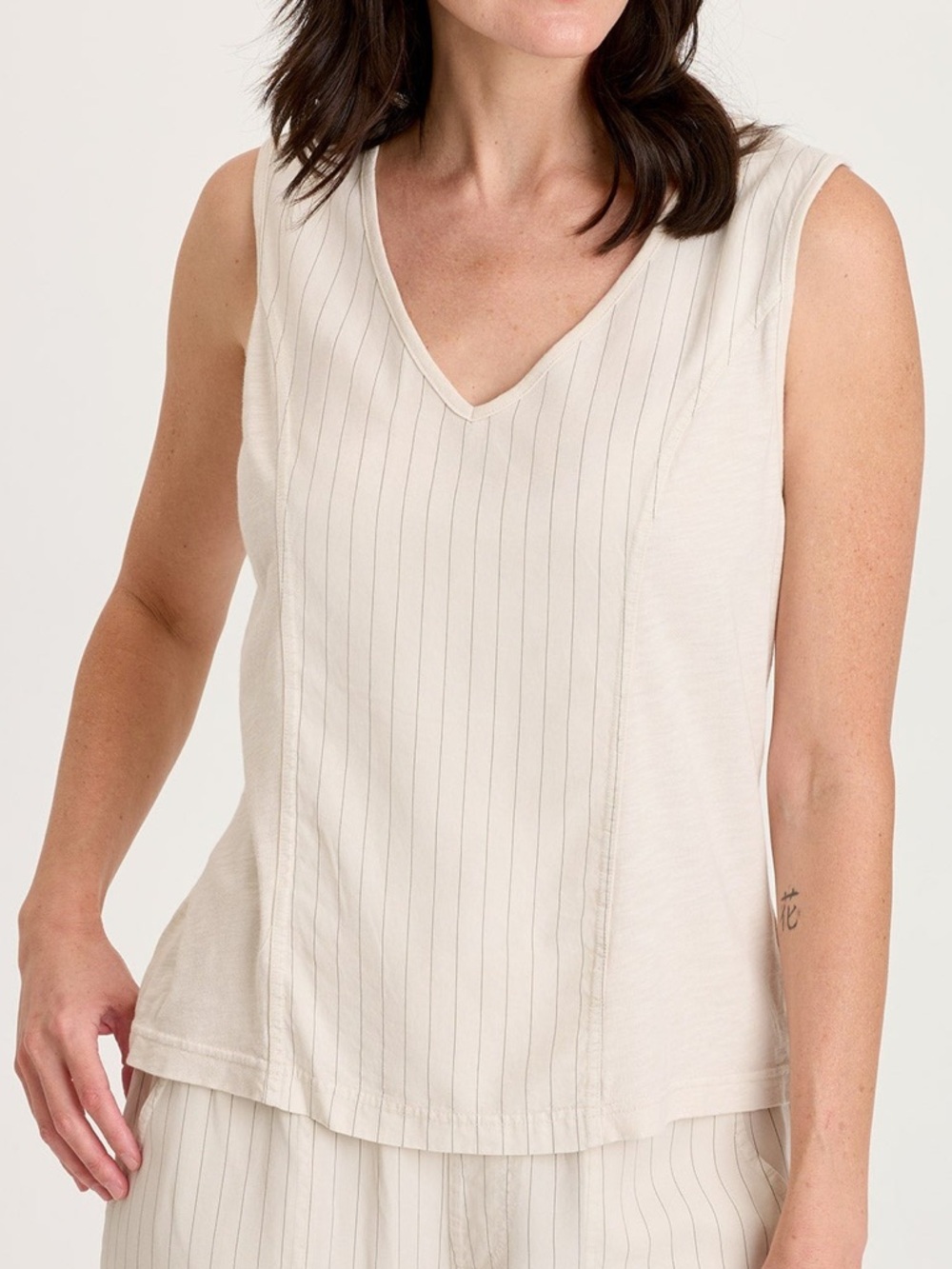 XCVI Sleeveless ‘Siska’ V-Neck Pinstripe Tank - Beige NWT Size Large